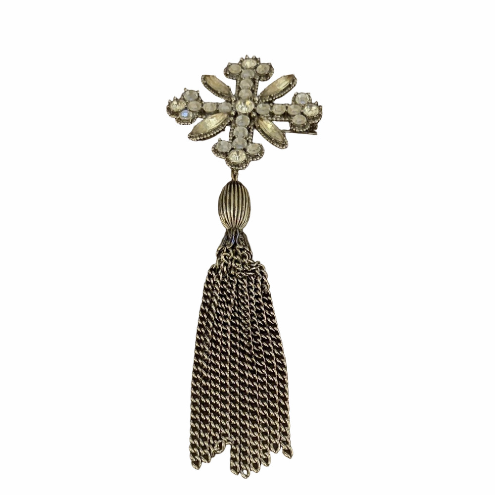Rhinestone star with tassel Silver toned Brooch from the 1980’s